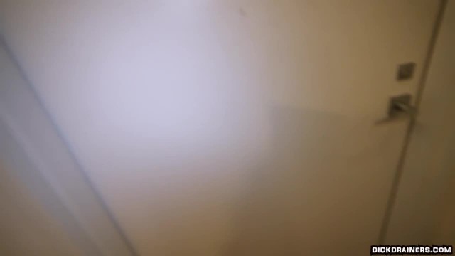 Как же круто эта первокурсница обходится с негритянским членом - #1