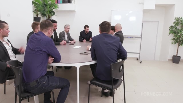 Групповое совещание с выгодным подписанием контракта - #2