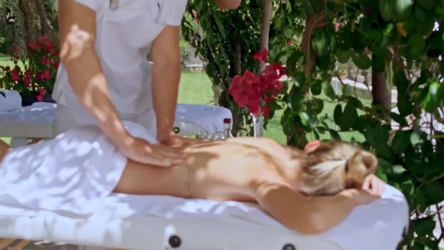 По-настоящему идеальный групповой сервис в дорогой гостинице - #1