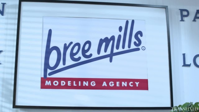 Не пропадать же большому члену, который торчит у блондинки между ног - #2