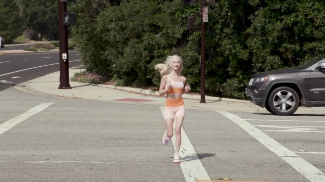 Нереально крутые анальные выкрутасы миниатюрной суки - #1